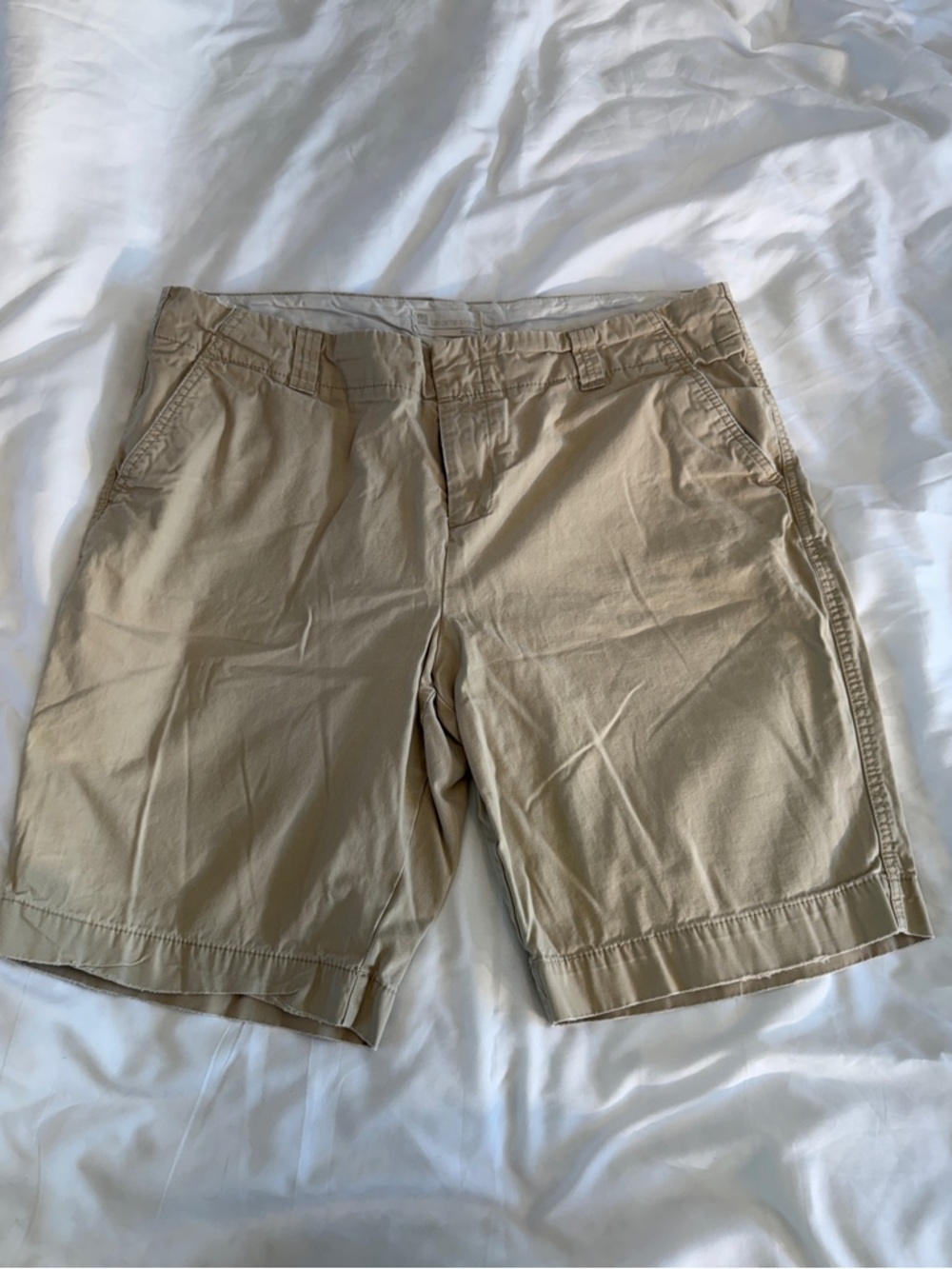 Women’s GAP Favorite Chino Bermuda Tan Shorts Size 16 INSEAM 11"